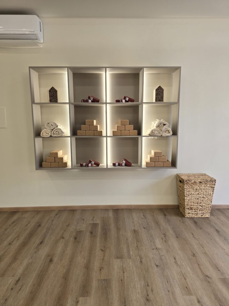 Studio Posturale Pilates a Gela.  Corsi di gruppo di yoga.