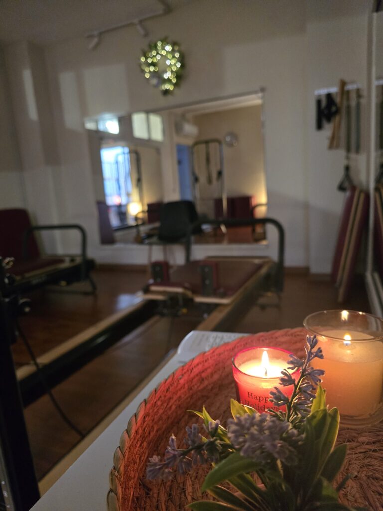 Gift Pilates. Puoi scegliere tra pacchetti di Pilates con le grandi macchine, mensili di Yoga e Pilates di gruppo, oppure lezioni singole. Contatta la segreteria