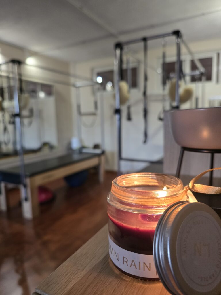 Gift Pilates. Puoi scegliere tra pacchetti di Pilates con le grandi macchine, mensili di Yoga e Pilates di gruppo, oppure lezioni singole. Contatta la segreteria