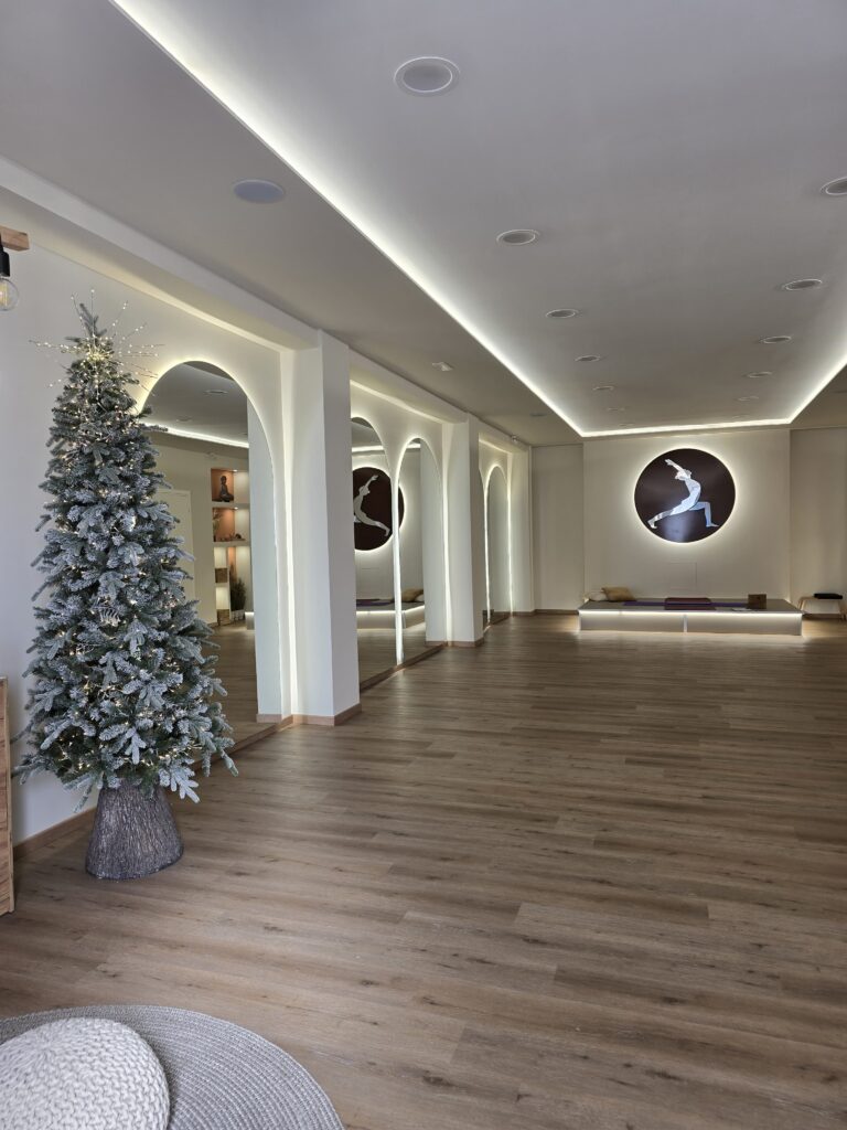 Gift Pilates. Puoi scegliere tra pacchetti di Pilates con le grandi macchine, mensili di Yoga e Pilates di gruppo, oppure lezioni singole. Contatta la segreteria